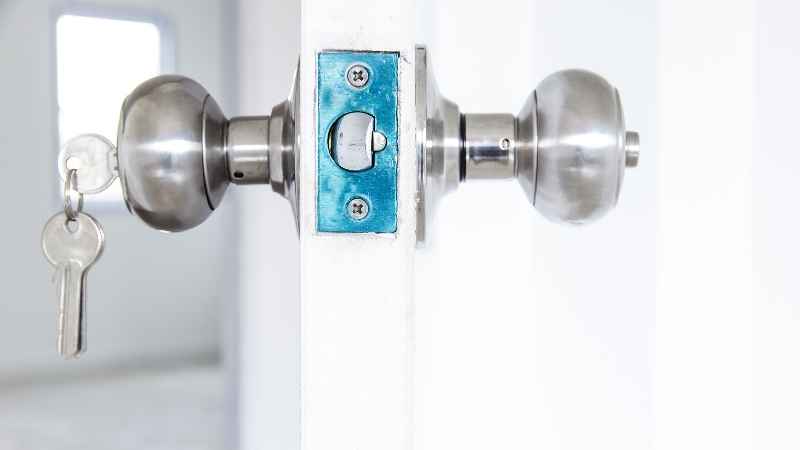 cylindrical door lock functions
